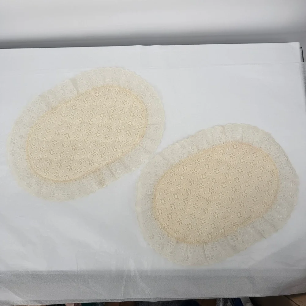 Cottage Core VTG Doily Dresser Scarves Eyelet‎ Lace Ruffle Quilted Cream 2 Pc